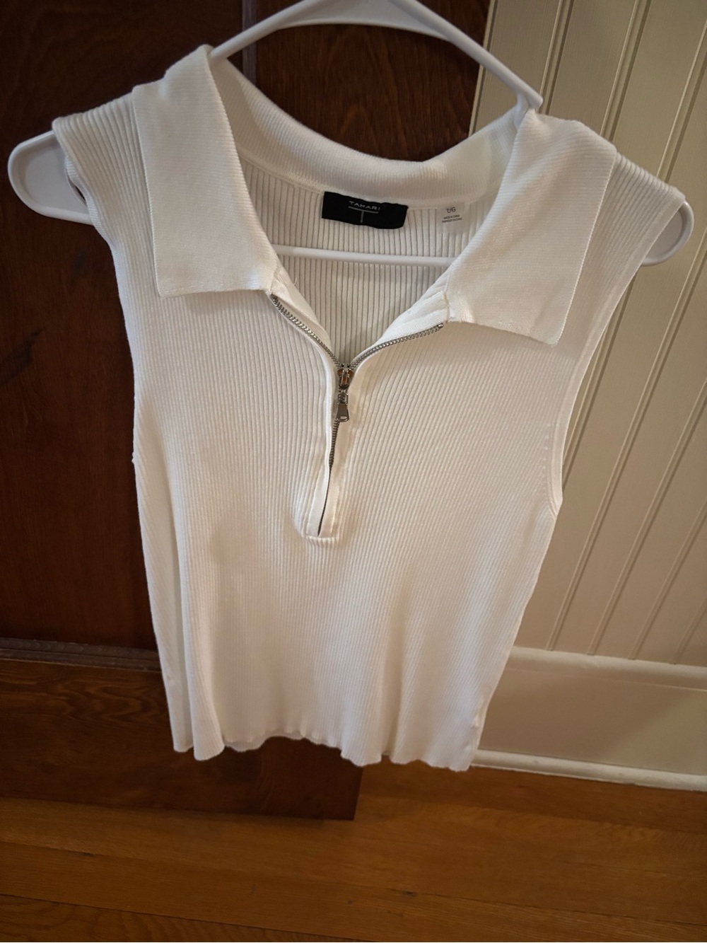 Tahari White Sleeveless Ribbed Zip Polo Tank